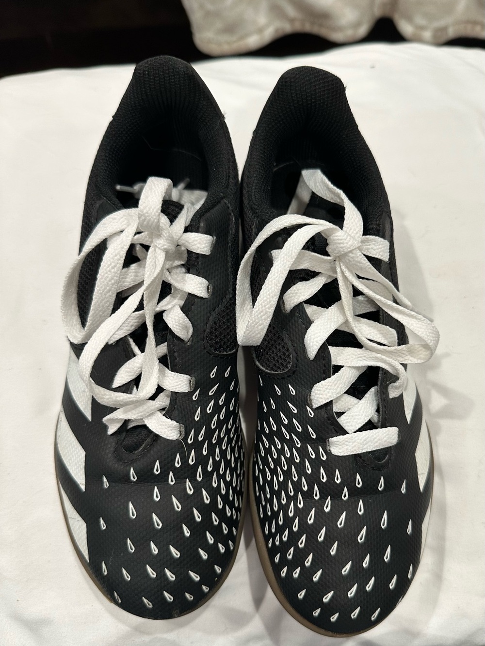 Black and White Men's Lightweight Athletic Sneakers